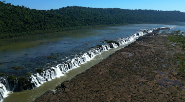 Conheça o Salto Yucumã: 1.800 metros de extensão, entre Brasil e Argentina