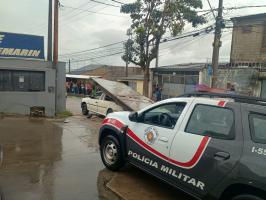 Dupla suspeita de furtar portão de ferro da antiga Fepasa é presa circulando com estrutura em picape pelas ruas de Sorocaba