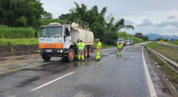 Rodovia Floriano Rodrigues Pinheiro é liberada após mais de 40 horas de interdição por alagamento, em Taubaté