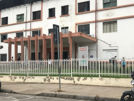 Dupla cai em barranco após motociclista perder o controle da direção de moto em Sorocaba 