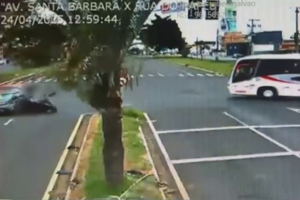 Motorista é denunciada por homicídio após acidente que matou jovem de moto; vídeos flagraram batida