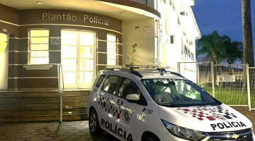 Homem é preso suspeito de atirar com carabina e danificar casas em condomínio de Avaré