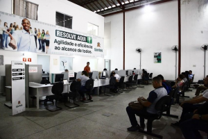 Santos tem mais de 300 vagas para trabalho embarcado em plataformas de petróleo e gás; veja como participar