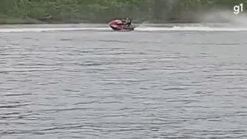 Homem faz manobras arriscadas com moto aquática onde menina de 3 anos morreu atropelada em SP; VÍDEO